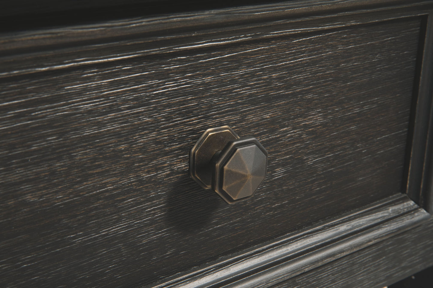 Tyler Creek - Rectangular End Table - Grayish Brown / Black