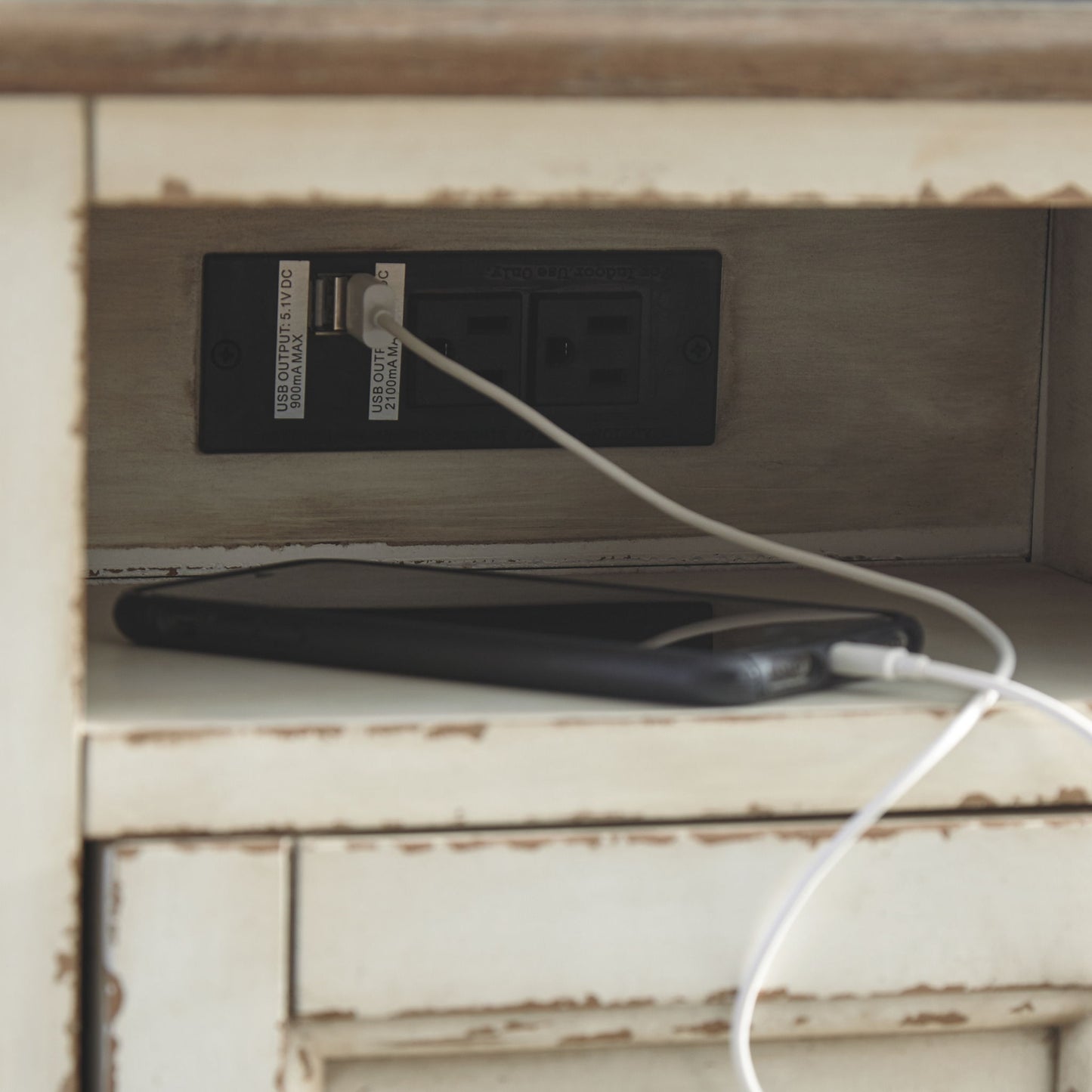 Realyn - Chair Side End Table - AC / USB - White / Brown
