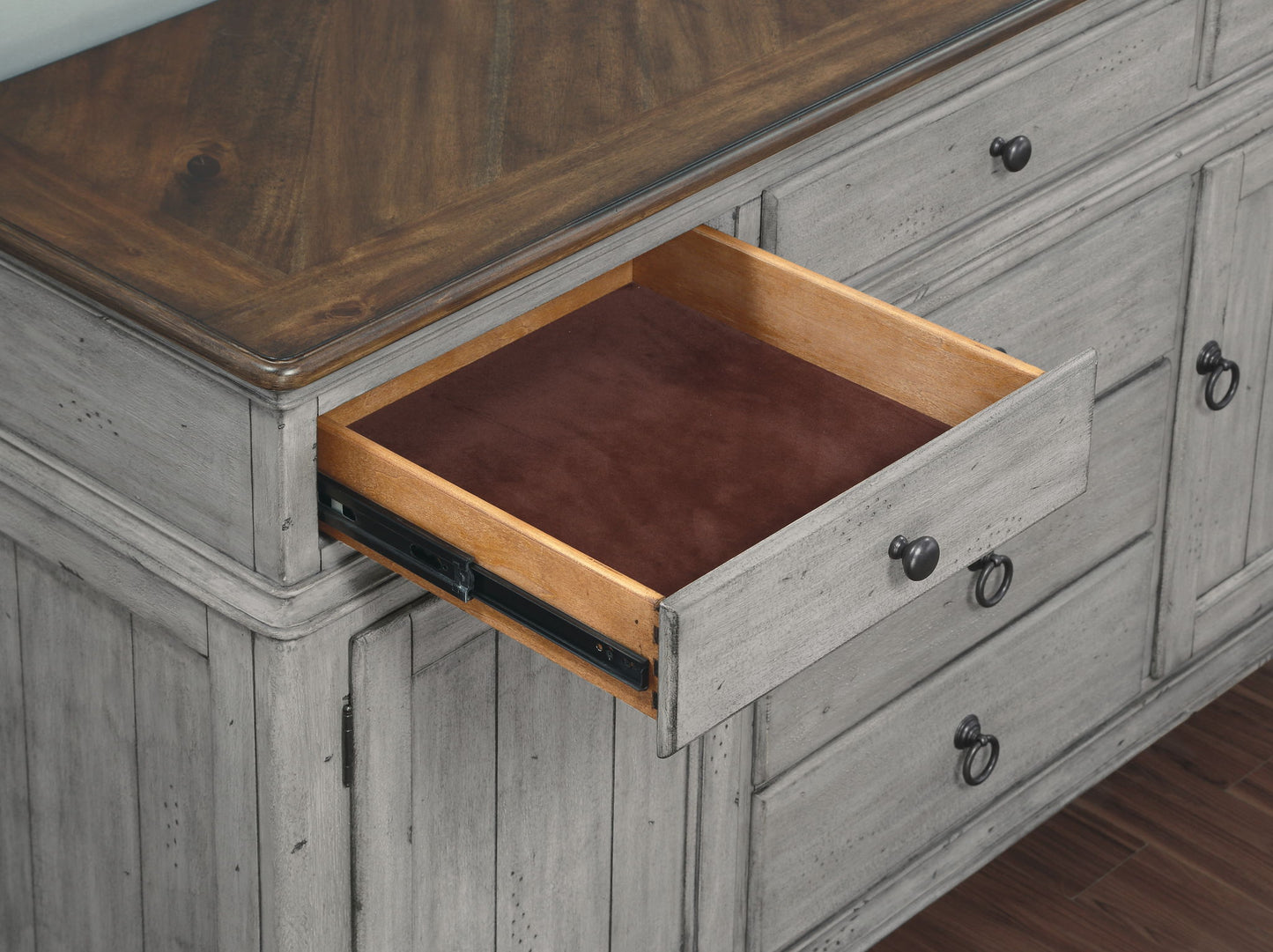 Plymouth - Buffet - Gray