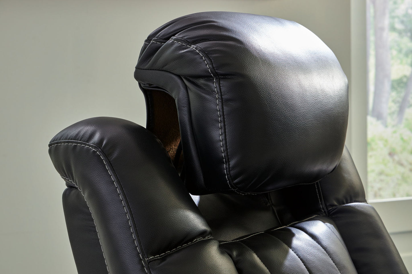 Caveman Den - Power Reclining Loveseat with Console/ Adj Hdrst - Midnight