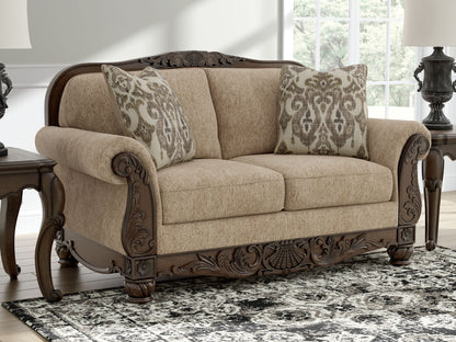 Chelsworth - Loveseat - Golden
