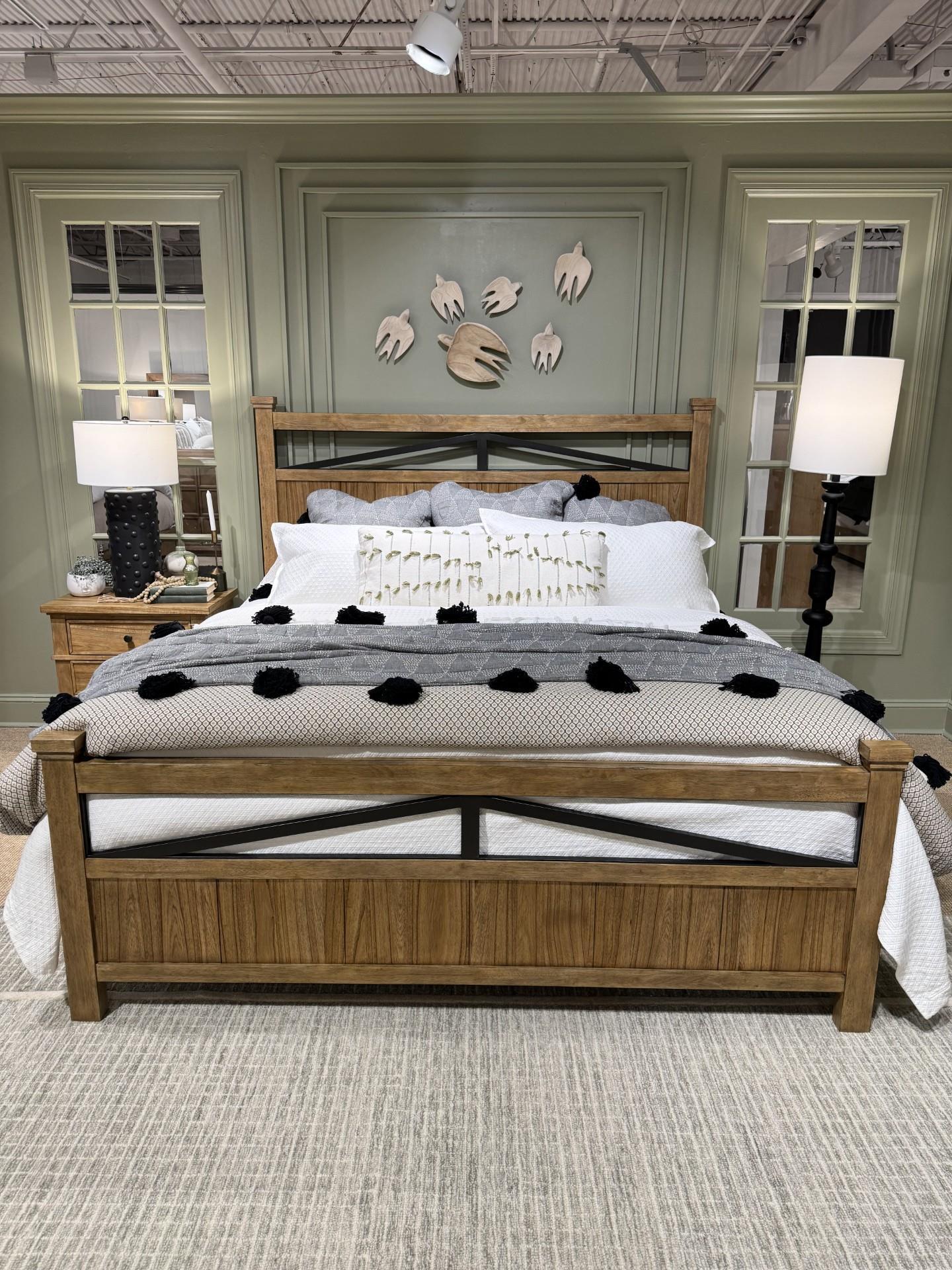XXX's And OOO's - California King Complete Bed - Amber