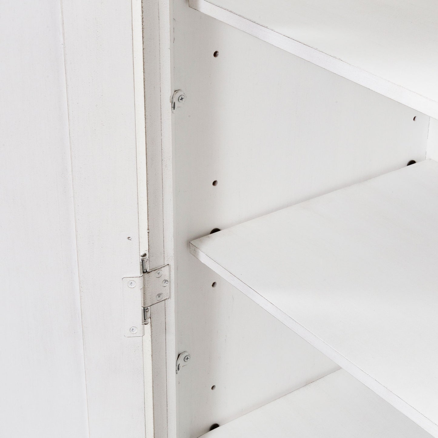 Magnolia Manor - Master Chest - White