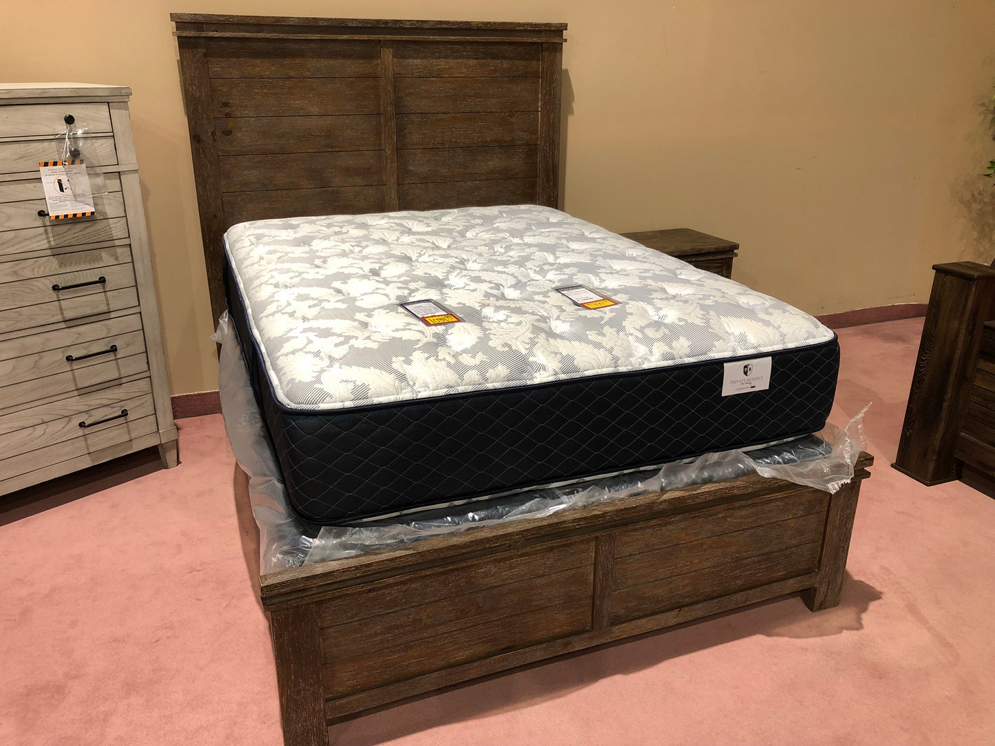 Seattle Queen Bed, Chest, Nightstand