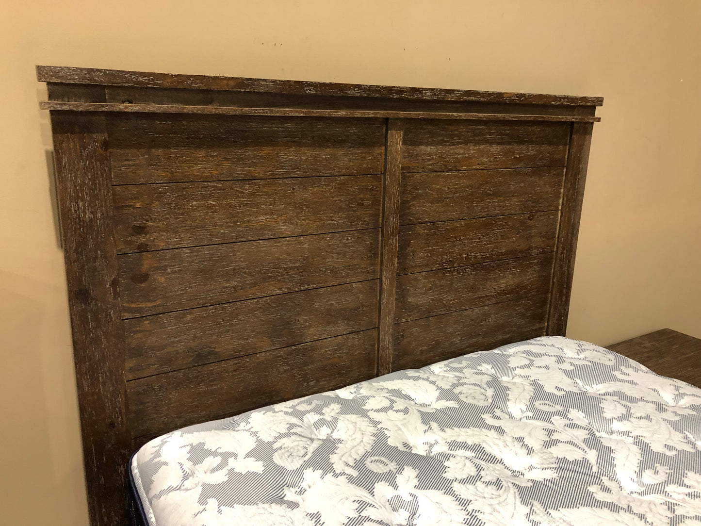 Seattle Queen Bed, Chest, Nightstand