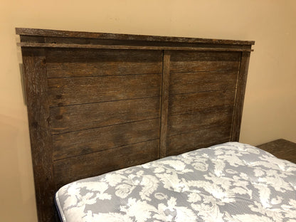 Seattle Queen Bed, Chest, Nightstand