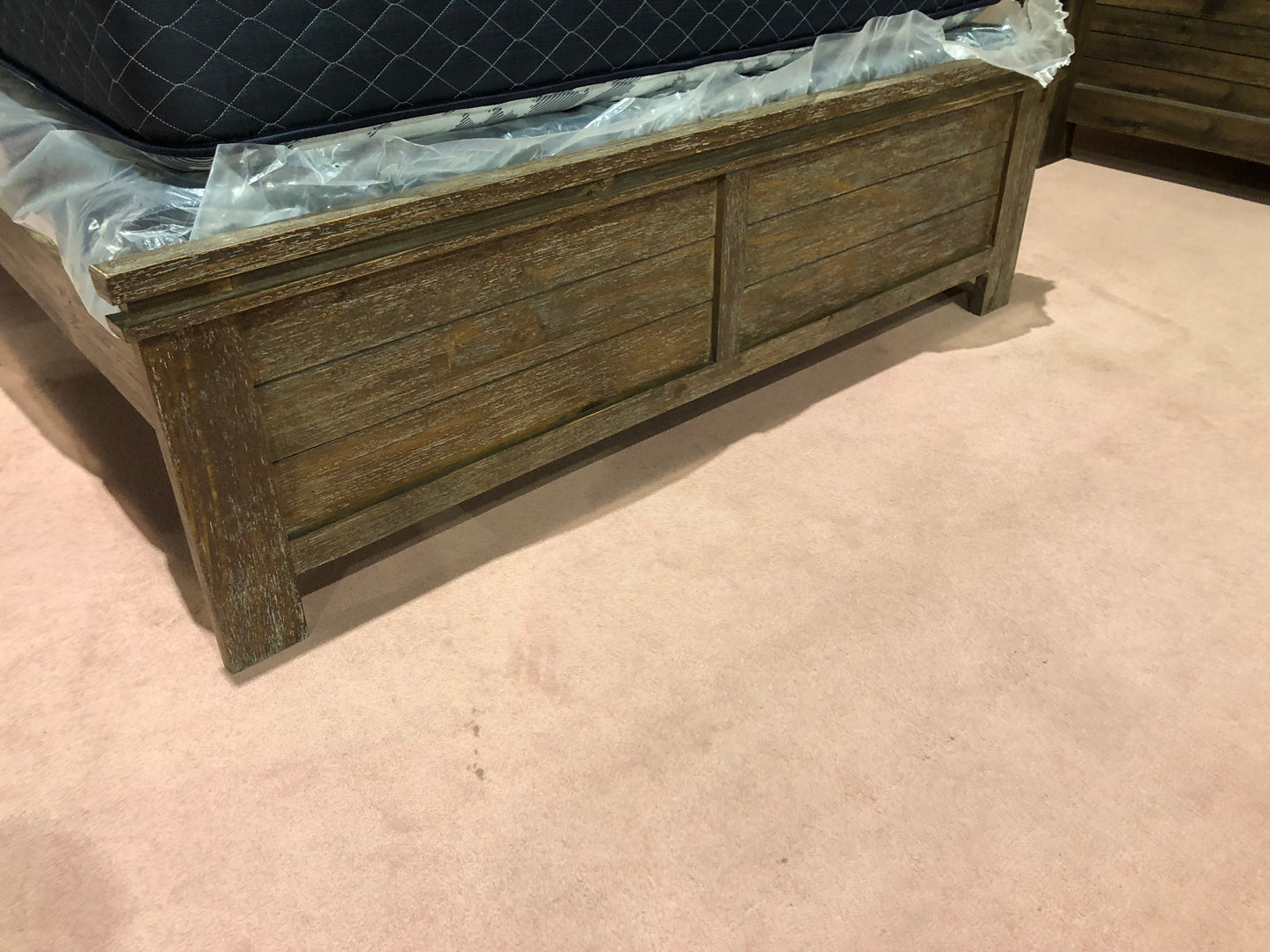 Seattle Queen Bed, Chest, Nightstand