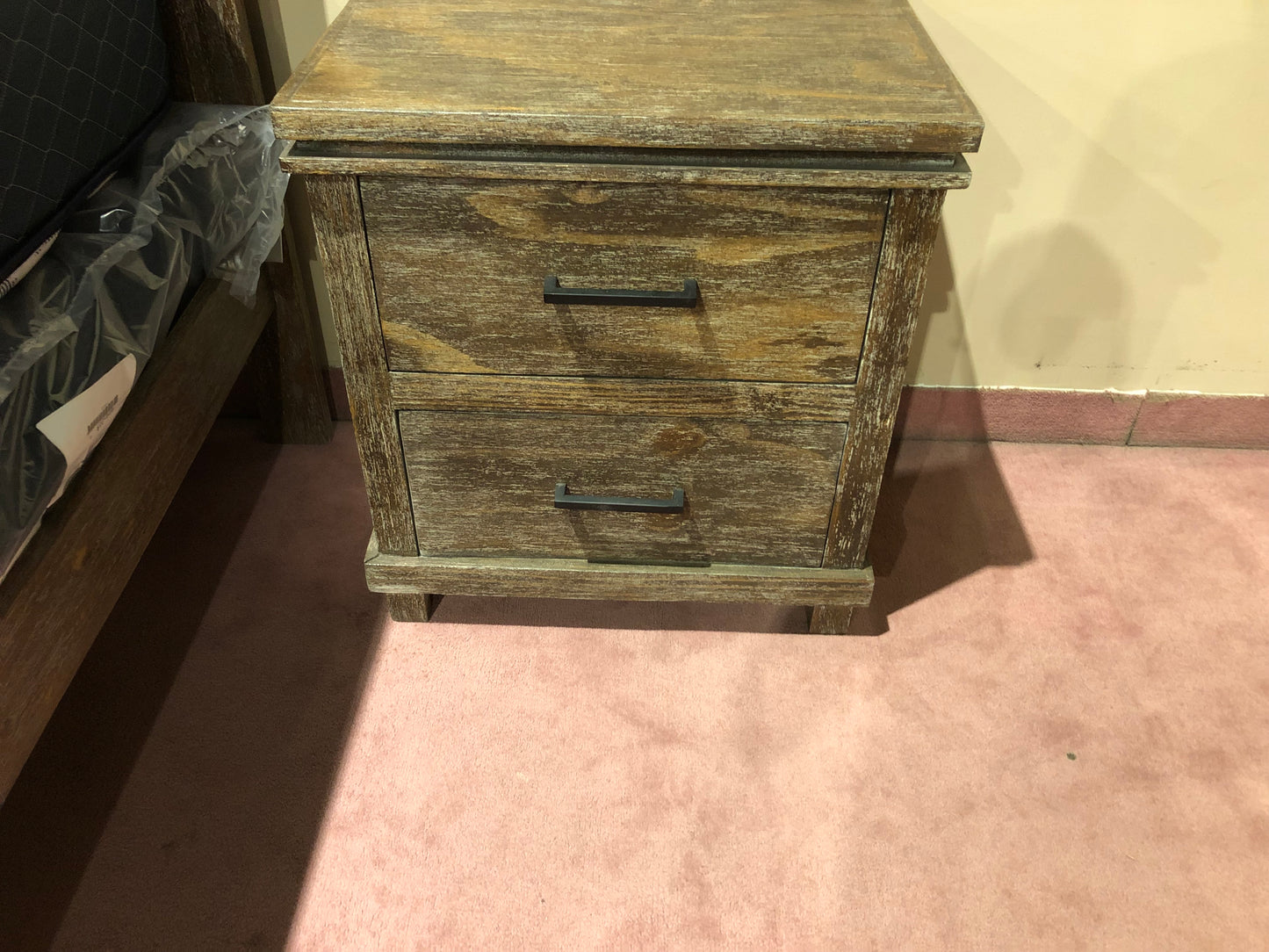 Seattle Queen Bed, Chest, Nightstand