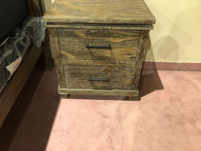 Seattle Queen Bed, Chest, Nightstand