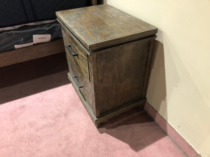 Seattle Queen Bed, Chest, Nightstand