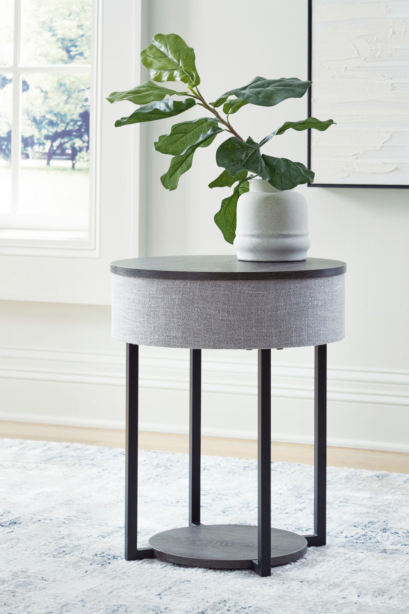 Sethlen - Accent Table - Gray / Black