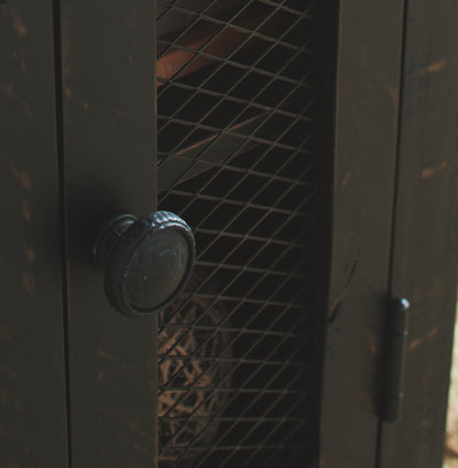 Valebeck - Chair Side End Table - Black / Brown