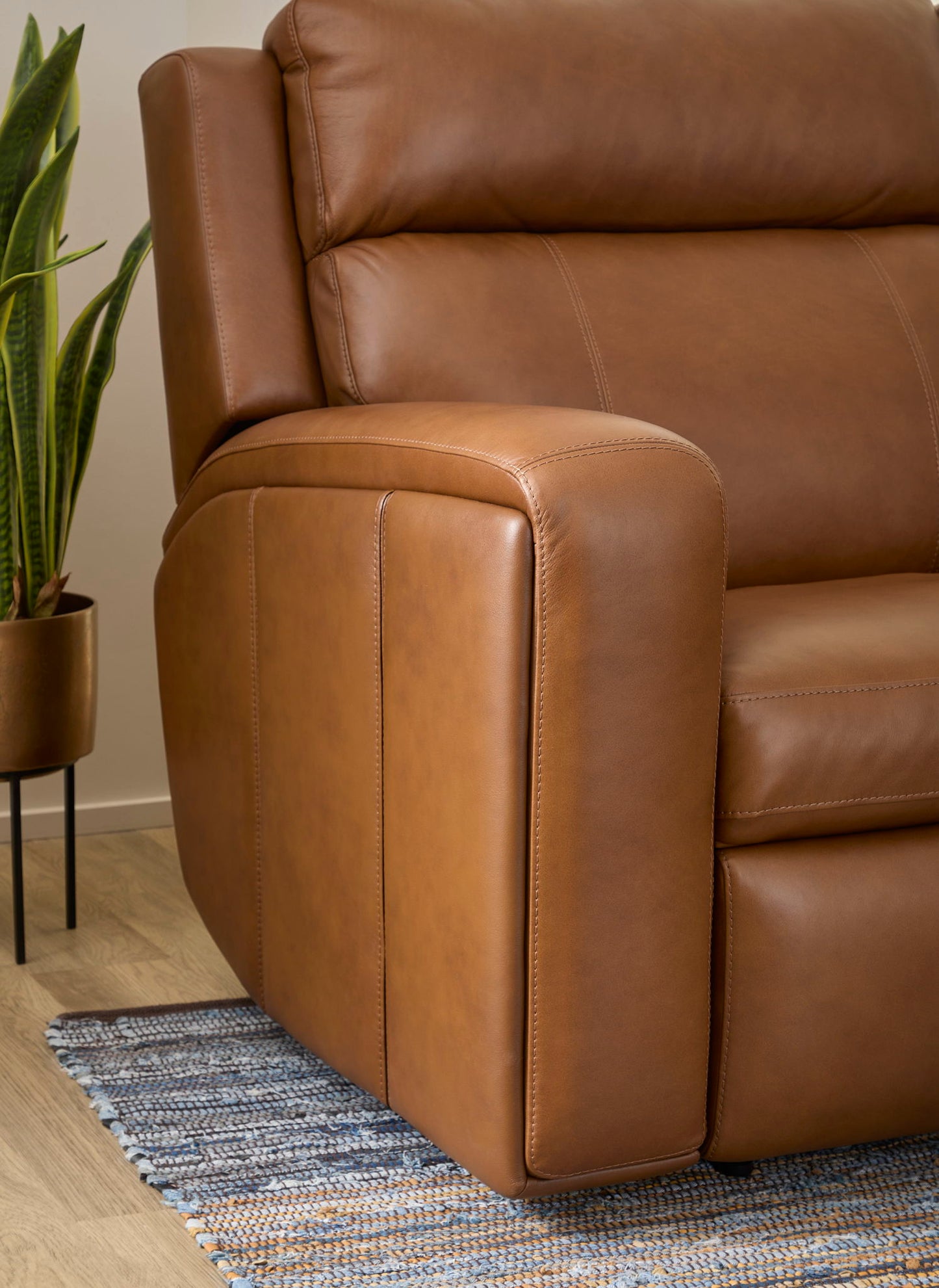 Wyatt - Power Reclining Loveseat With Console & Power Headrests & Lumbar