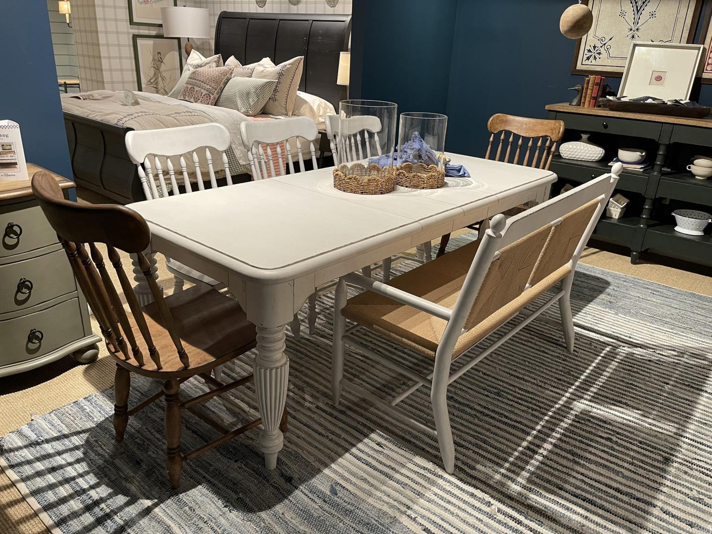 Vintage Market - Friendship Table - Picket Fence