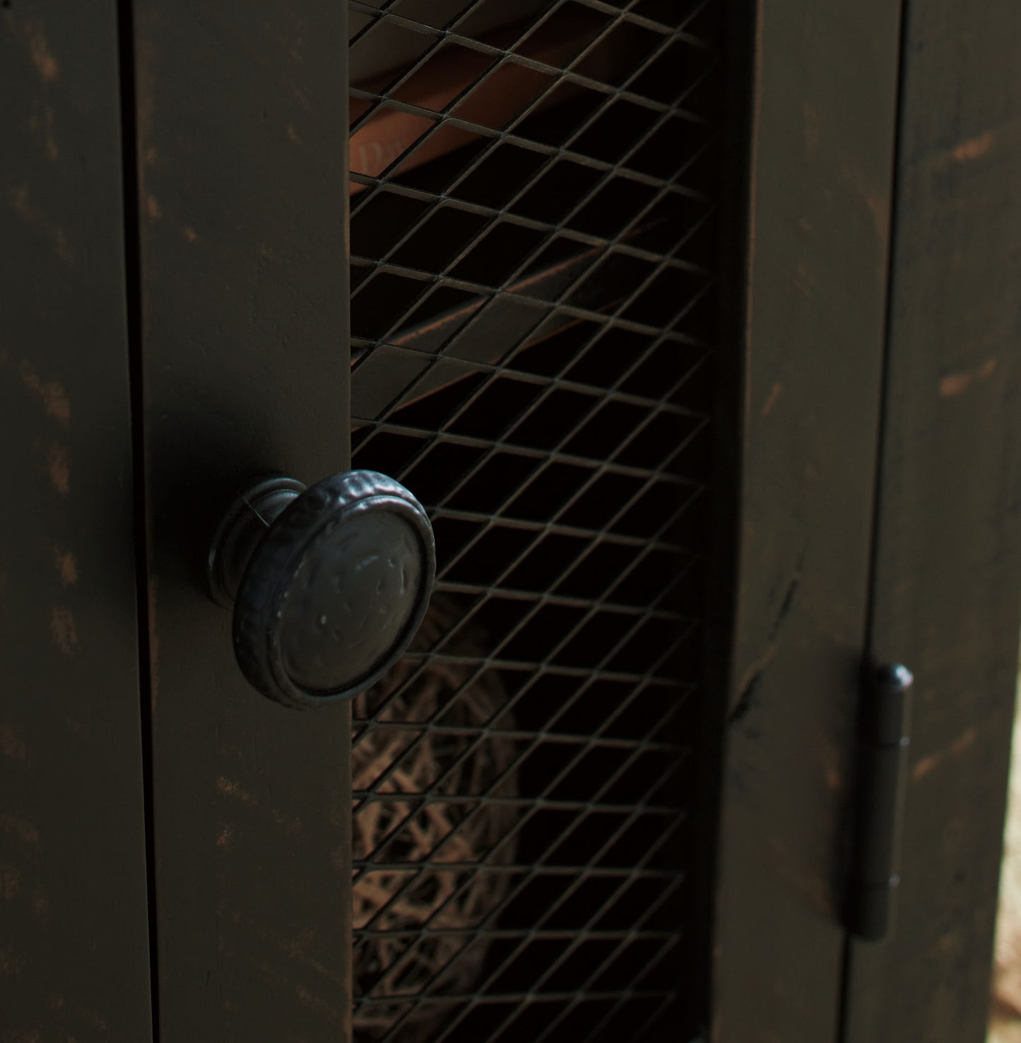 Valebeck - Chair Side End Table - Black / Brown
